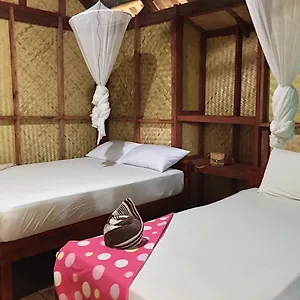 Hutyee Boat Bungalow Resort